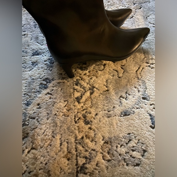 Journee Collection Kitten Heel Pointed Toe Boot - Picture 11 of 11